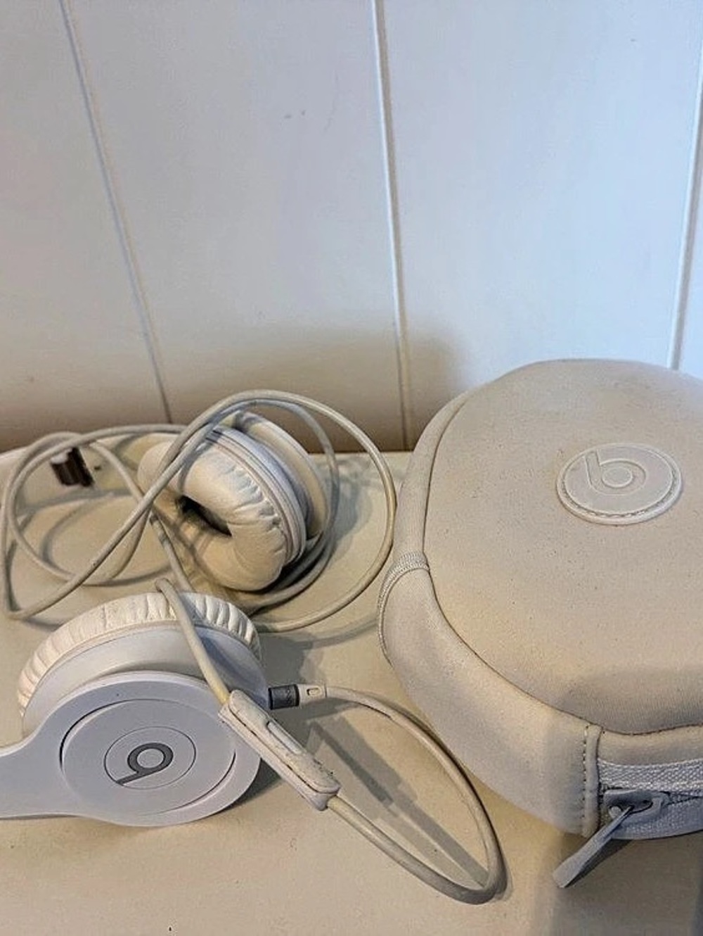 Beats by Dr. Dre Solo HD White Wired On-Ear Headphones w/ Original Case & Cable